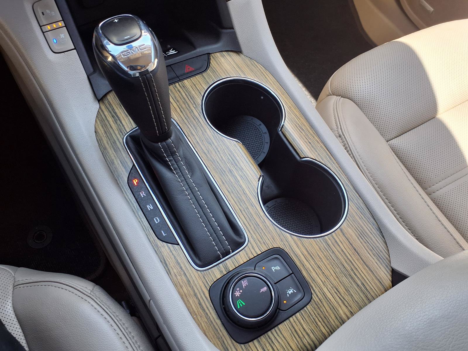 Used 2019 GMC Acadia Denali w/ Technology Package FWD image 26