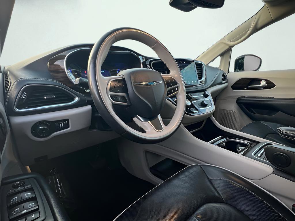 Used 2021 Chrysler Pacifica Limited image 15