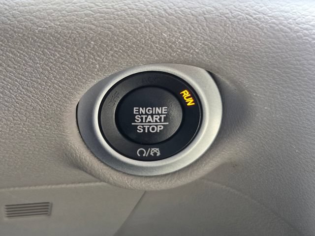 Used 2024 Chrysler Pacifica Touring-L FWD image 19