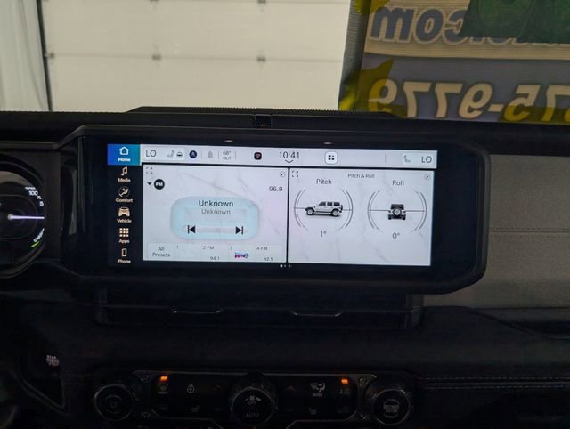 Used 2025 Jeep Wrangler Unlimited Sahara AWD/4WD image 19