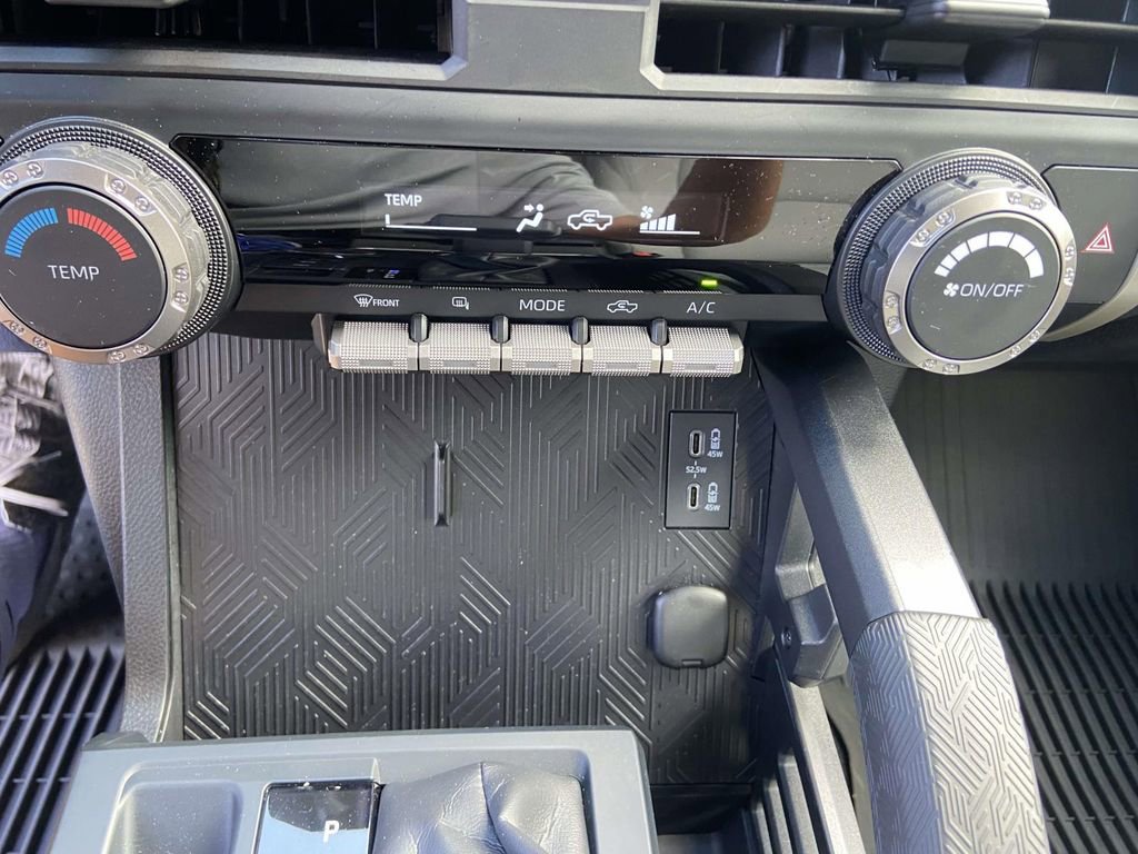 Used 2025 Toyota Tacoma SR5 AWD/4WD image 23