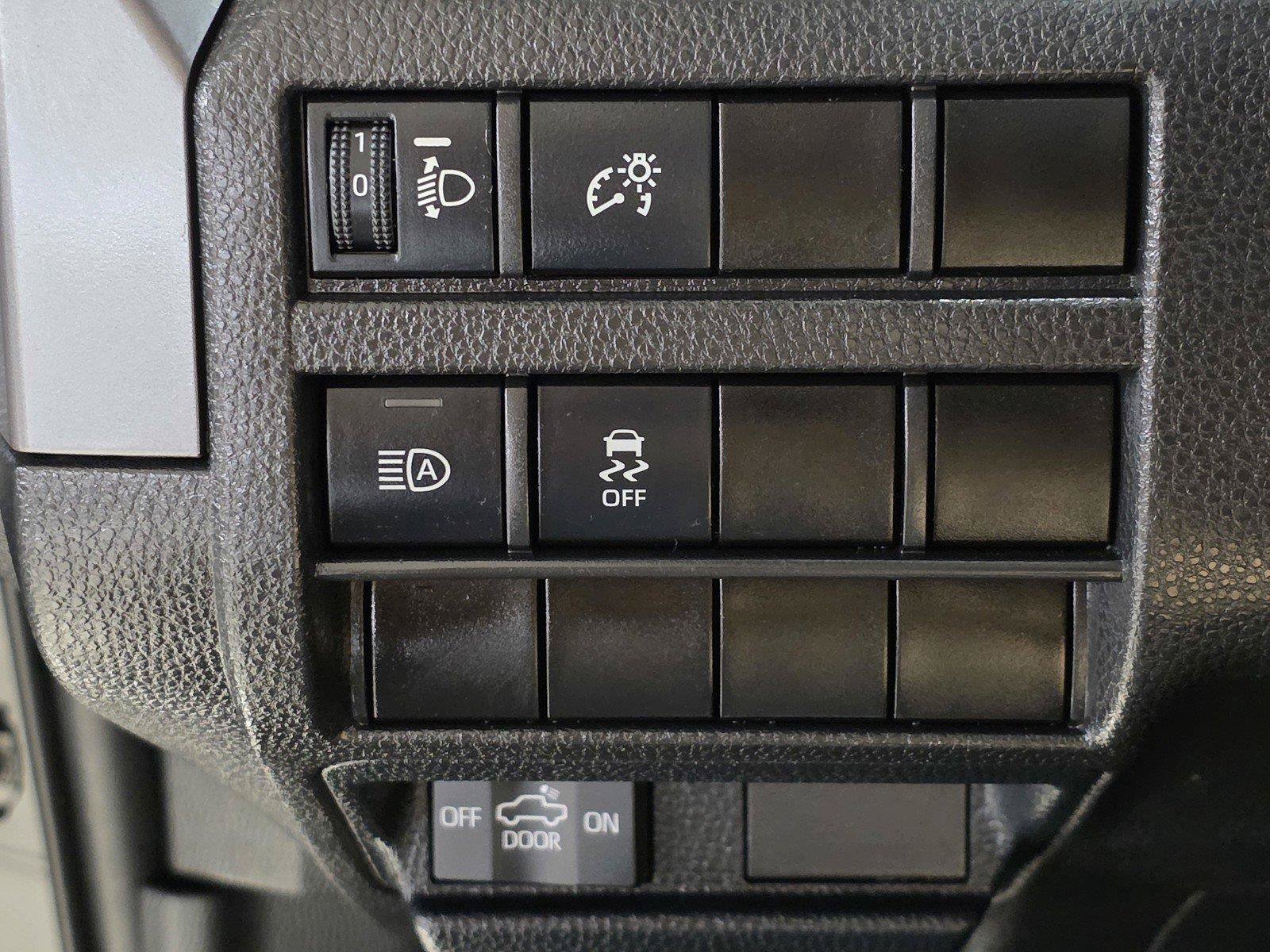 Used 2025 Toyota Tacoma SR5 AWD/4WD image 34