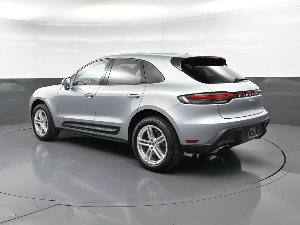 Certified 2025 Porsche Macan AWD/4WD image 3