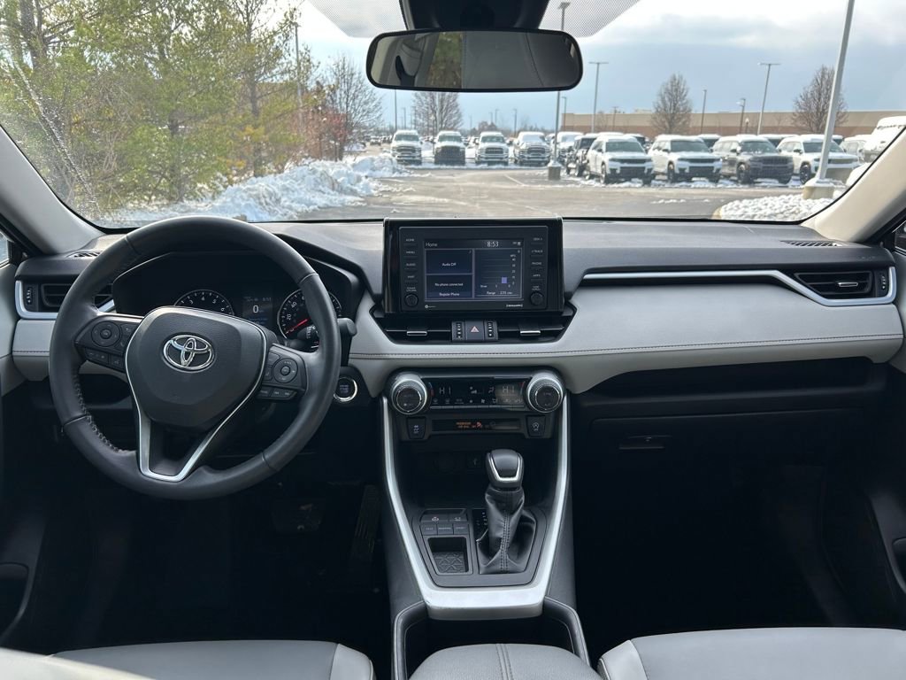 Used 2022 Toyota RAV4 XLE Premium image 9