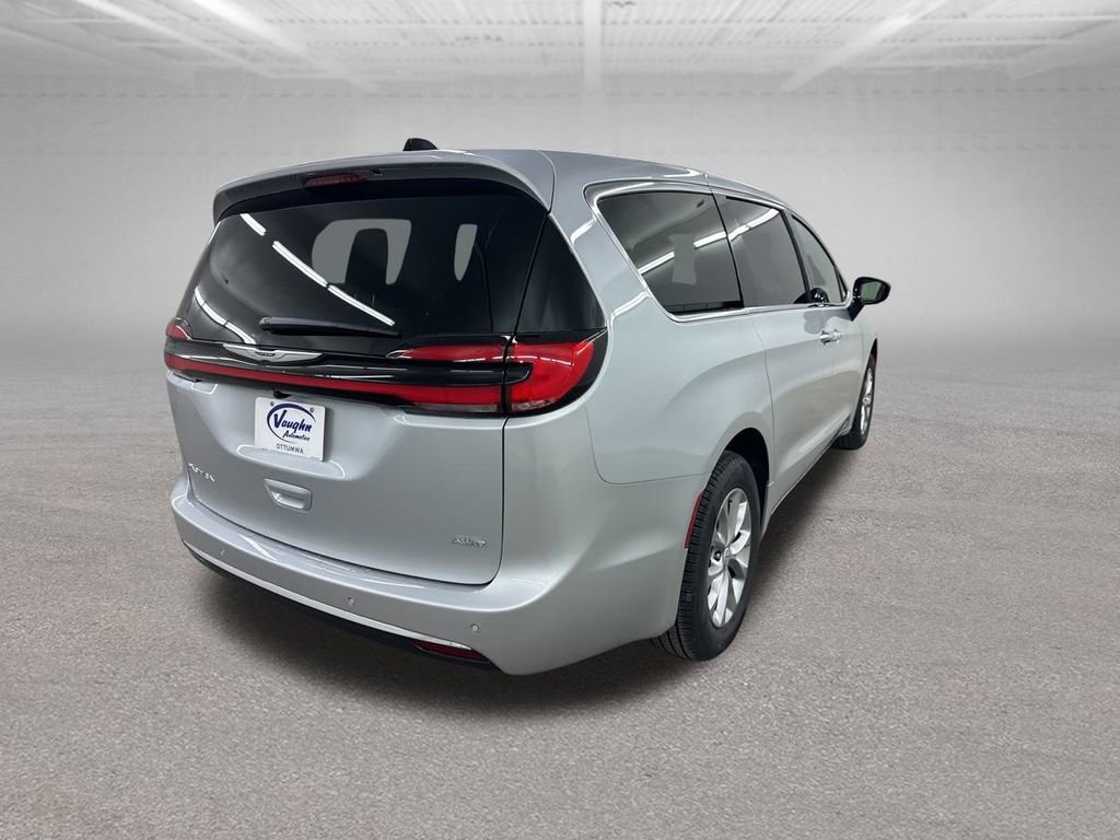 New 2026 Chrysler Pacifica Select image 11