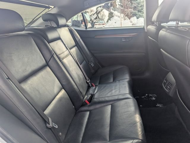 Used 2013 Lexus ES 300h w/ Luxury Pkg FWD image 19