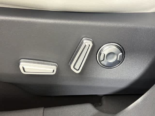 New 2026 Lincoln Nautilus Premier AWD/4WD image 15