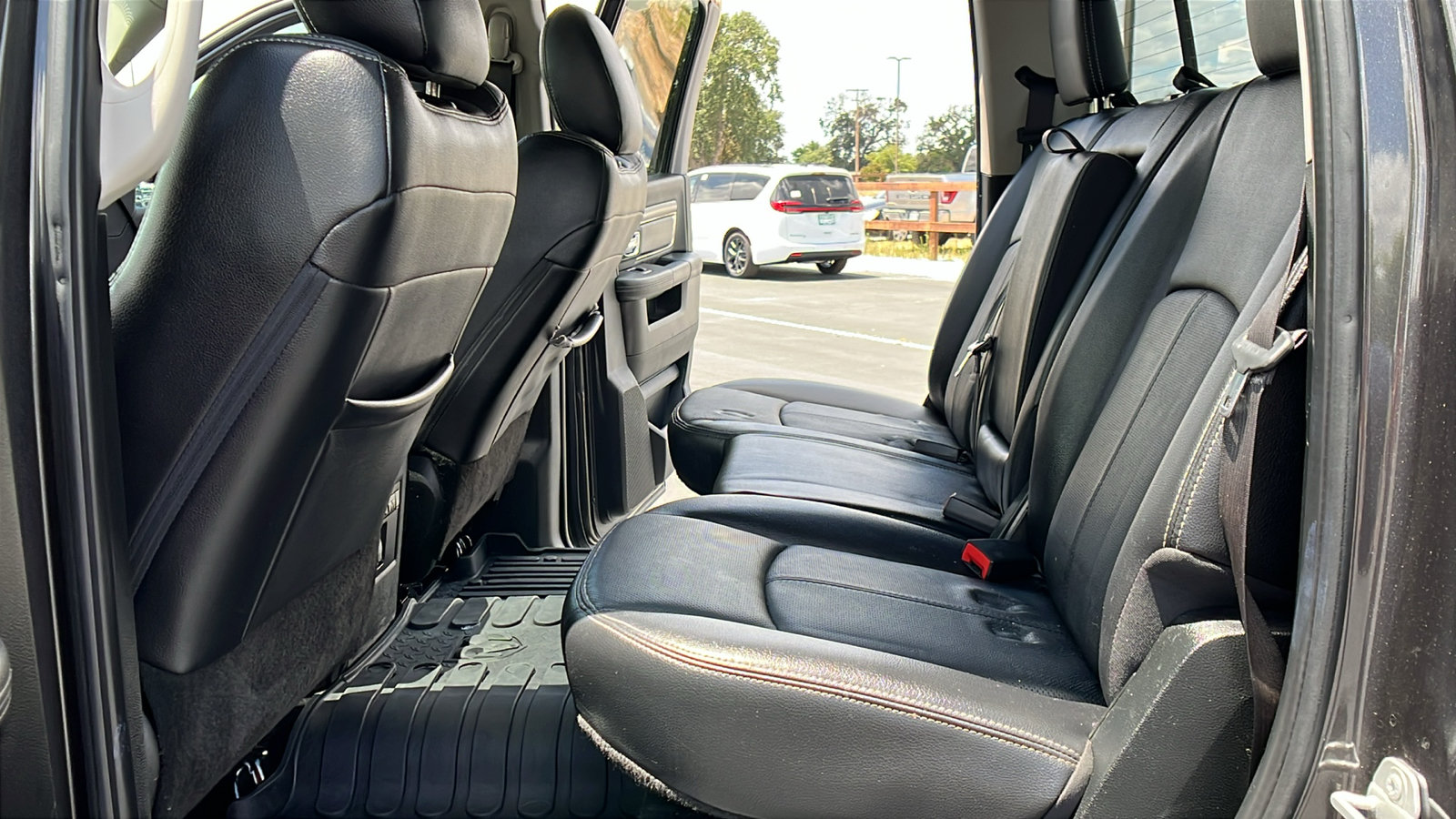Used 2018 RAM 2500 Laramie w/ Sport Appearance Group AWD/4WD image 21