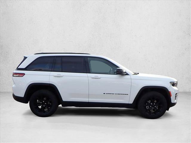 Used 2024 Jeep Grand Cherokee Altitude image 5