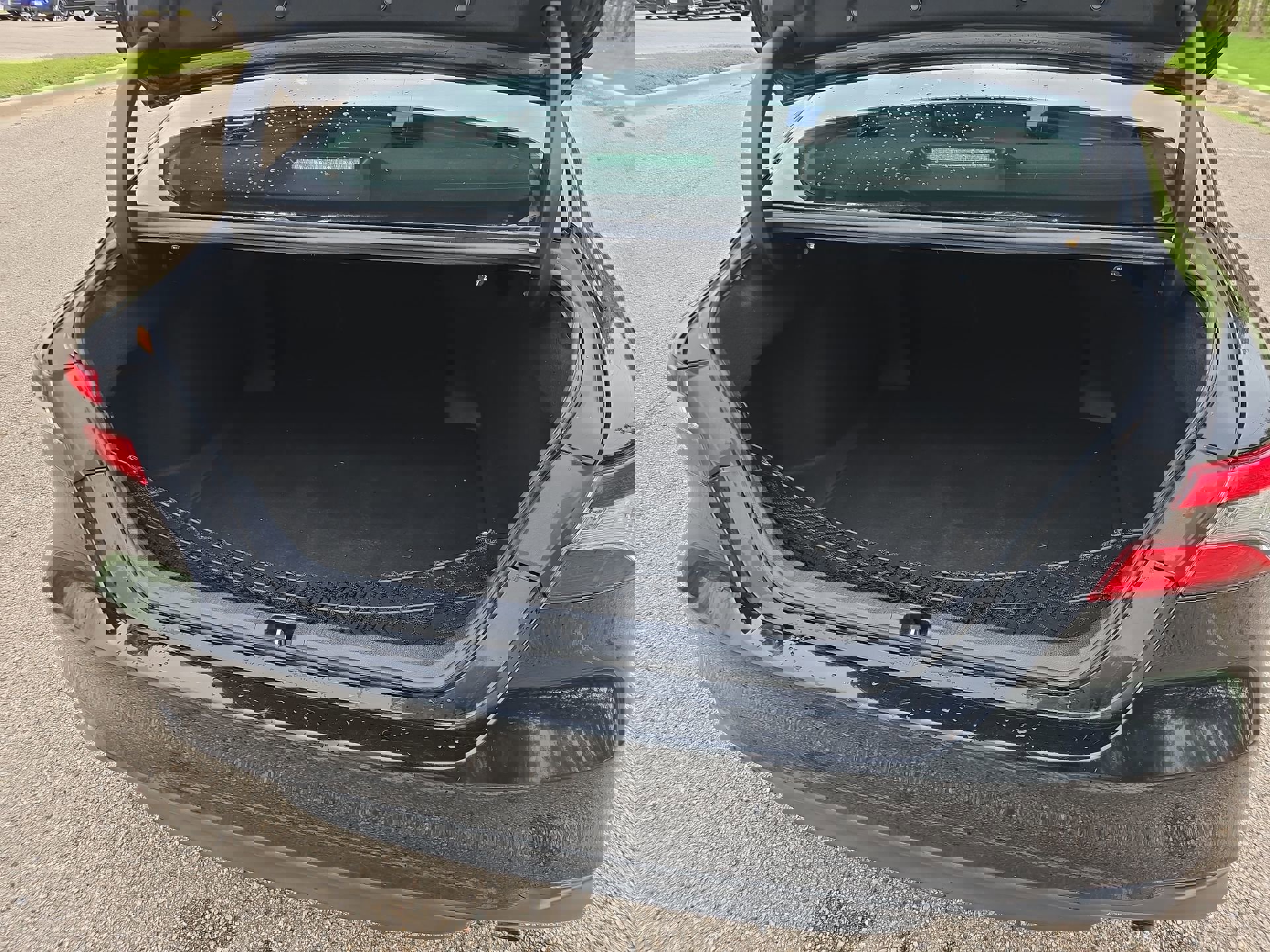 Used 2020 Toyota Camry LE image 21