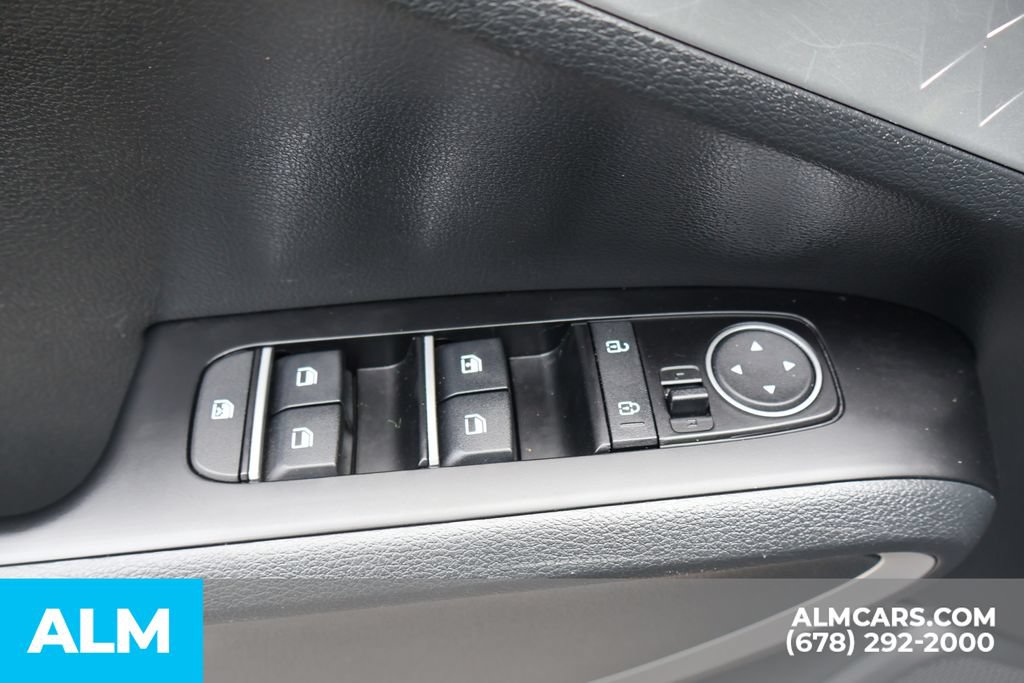 Used 2025 Kia Soul LX w/ LX Technology Package FWD image 11