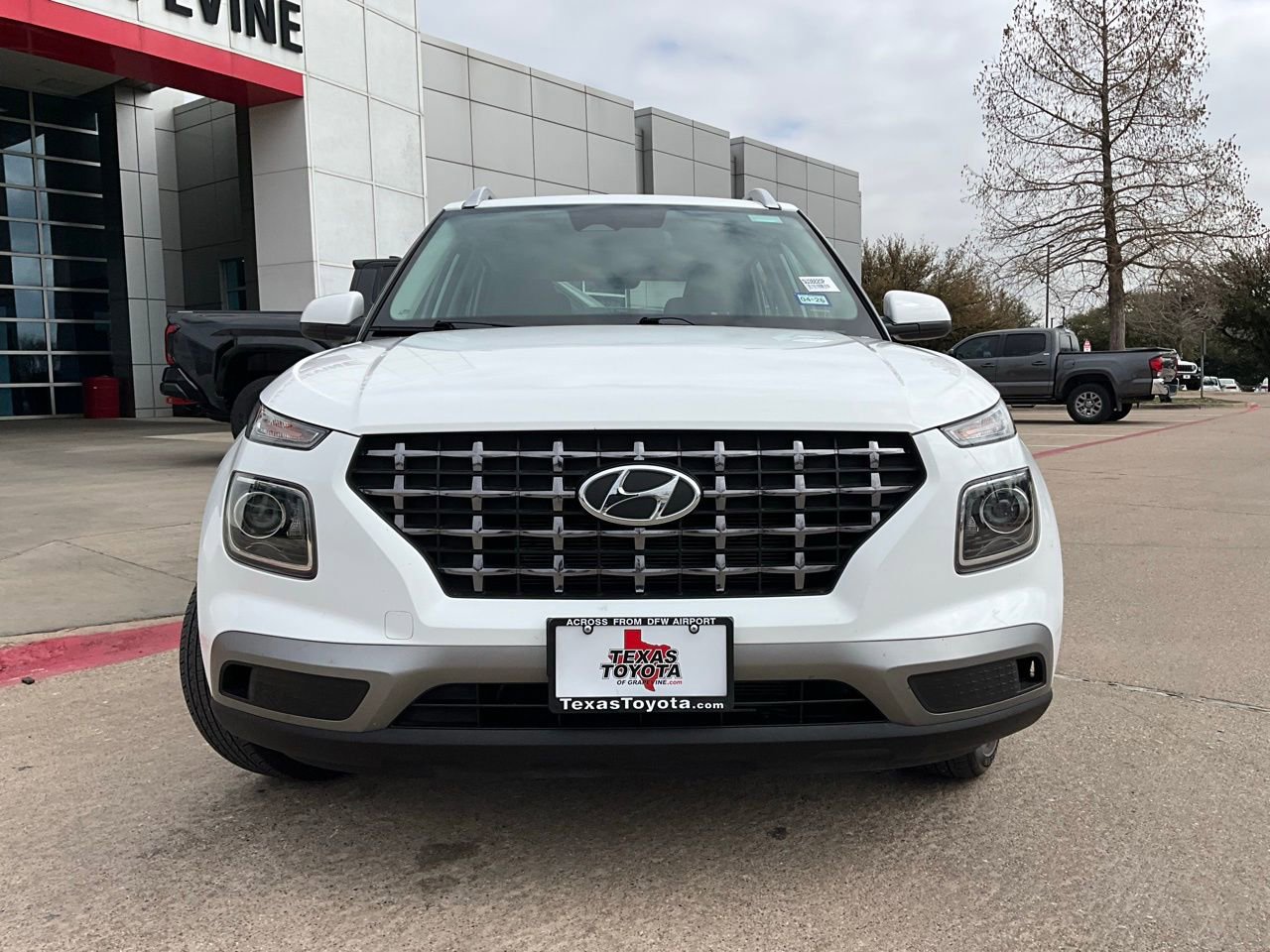 Used 2025 Hyundai Venue SEL image 3