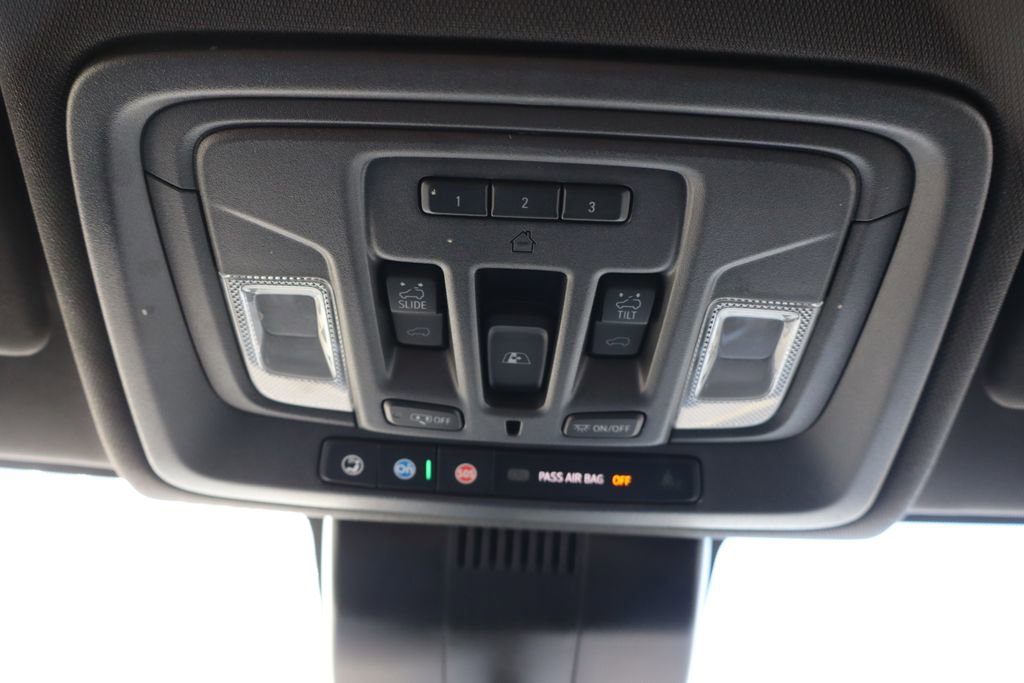 Used 2023 Chevrolet Silverado 1500 ZR2 w/ Technology Package AWD/4WD image 18