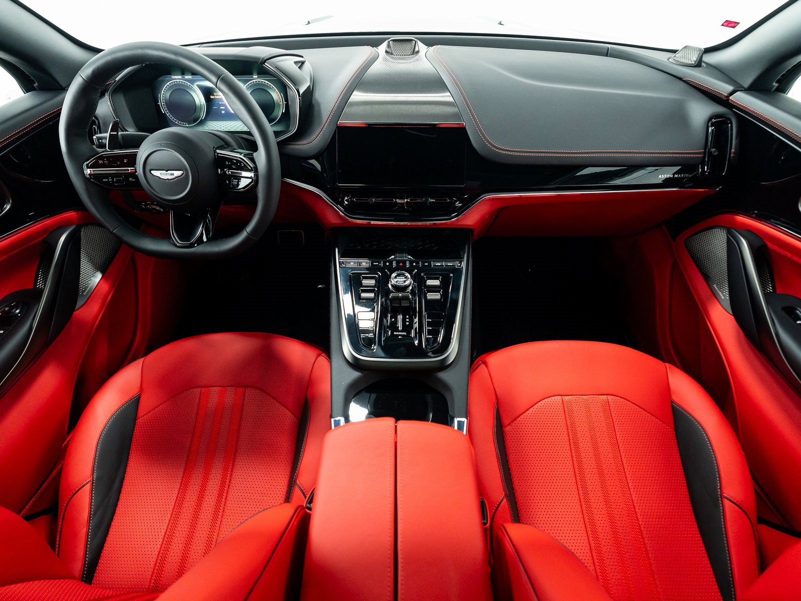 Used 2025 Aston Martin DBX 707 image 26