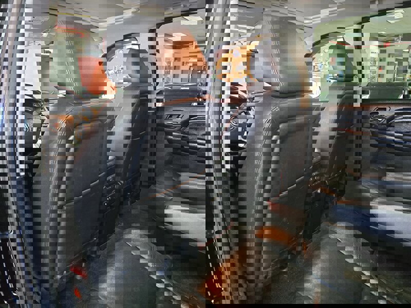 Used 2011 Cadillac Escalade ESV Luxury image 12