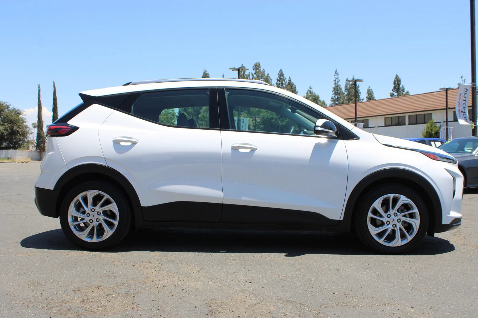 Used 2023 Chevrolet Bolt EUV LT FWD image 39