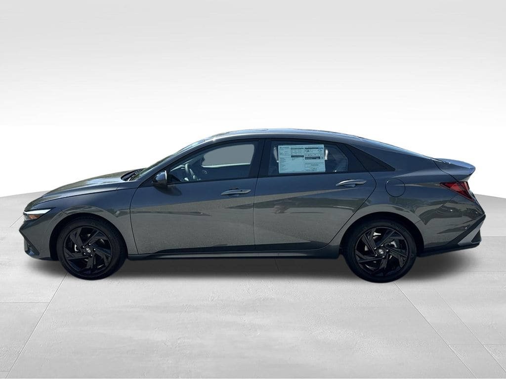 New 2026 Hyundai Elantra SEL Sport FWD image 4