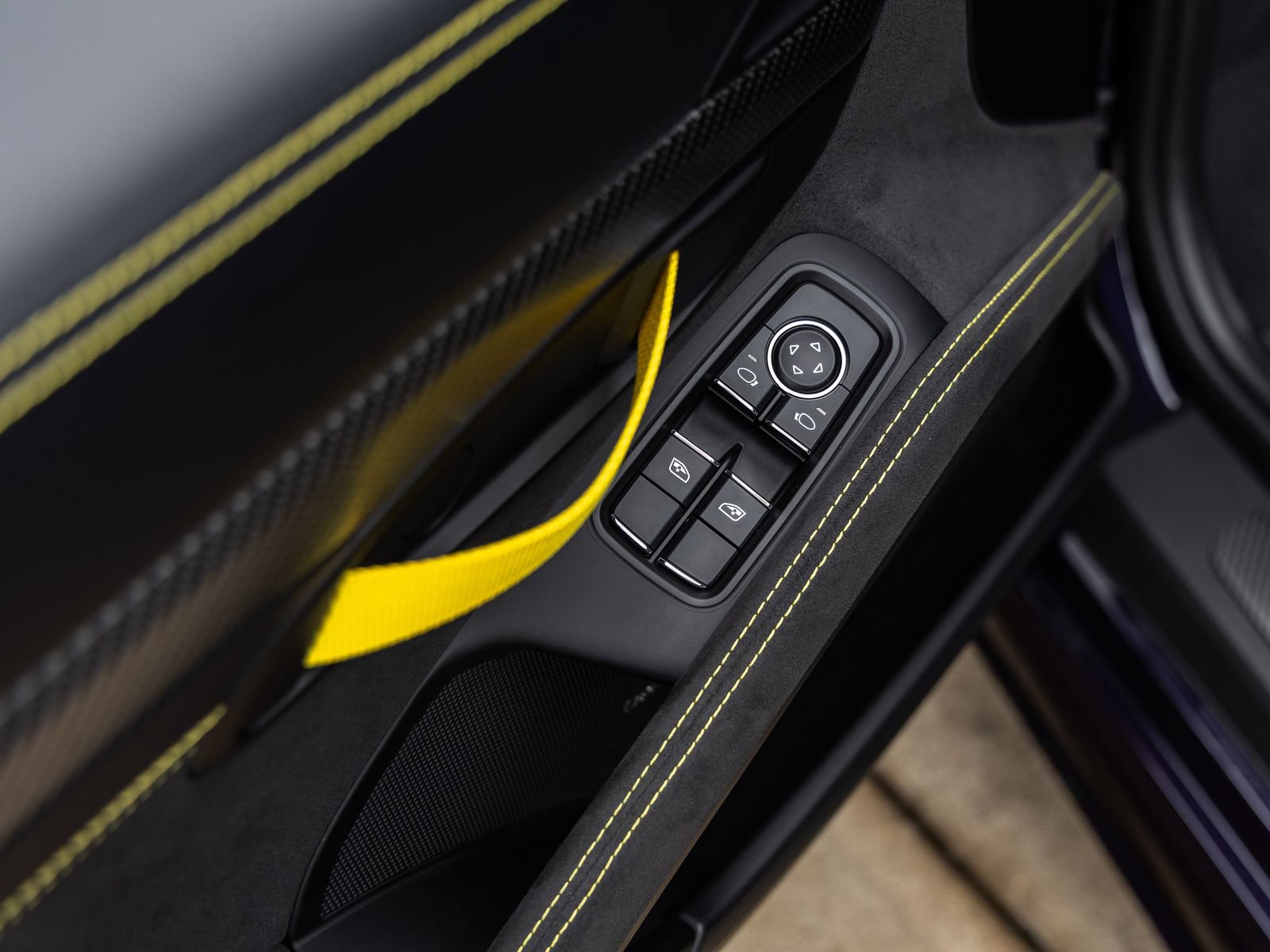 Certified 2025 Porsche 718 Cayman GT4 RS RWD image 38