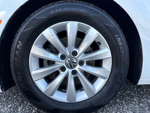 Used 2017 Volkswagen Beetle 1.8T S FWD image 26
