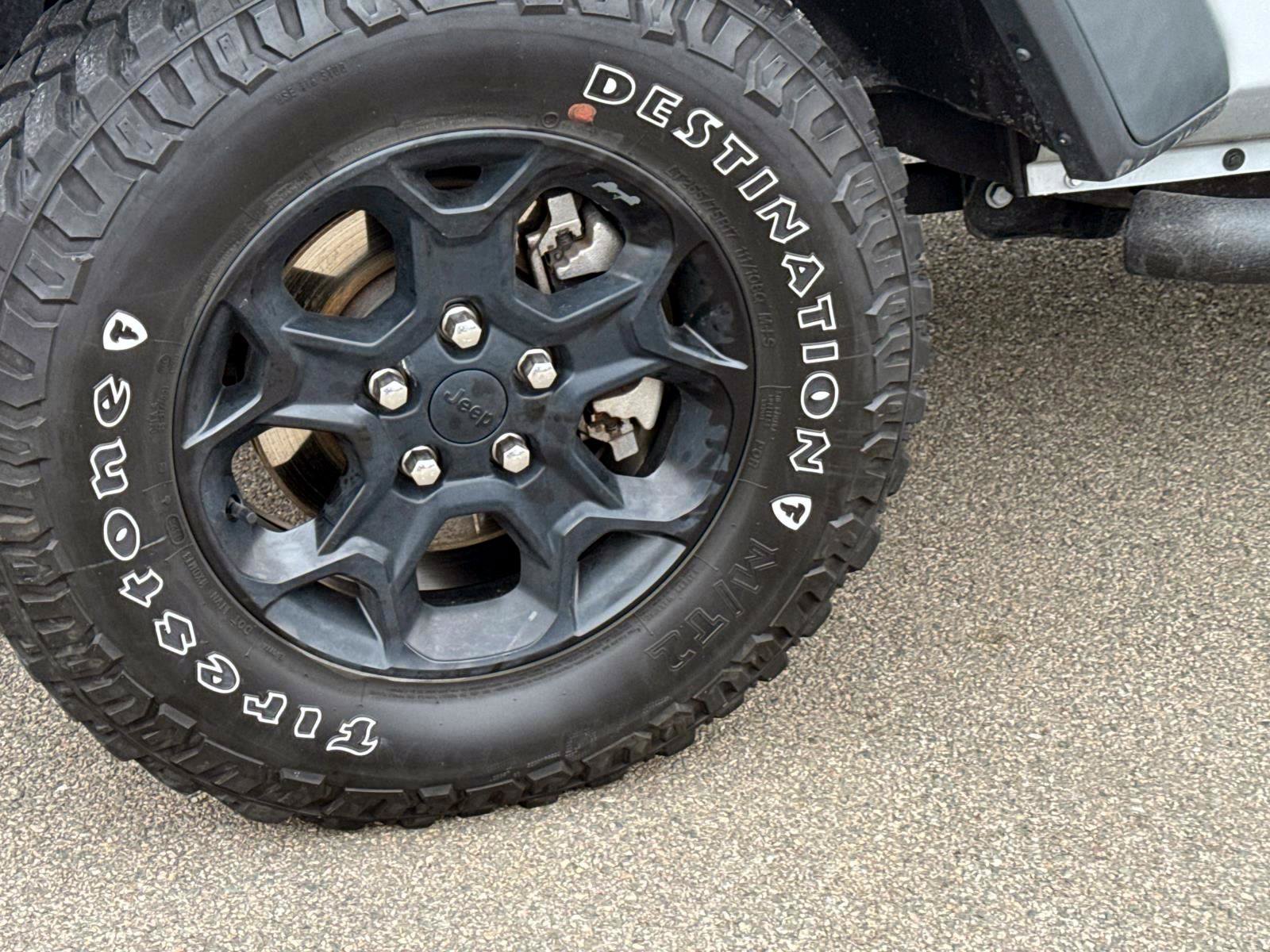 Used 2023 Jeep Wrangler Unlimited w/ Cold Weather Group AWD/4WD image 5