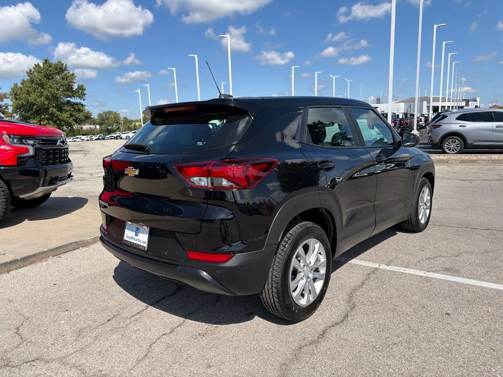 Used 2023 Chevrolet TrailBlazer LS FWD image 3