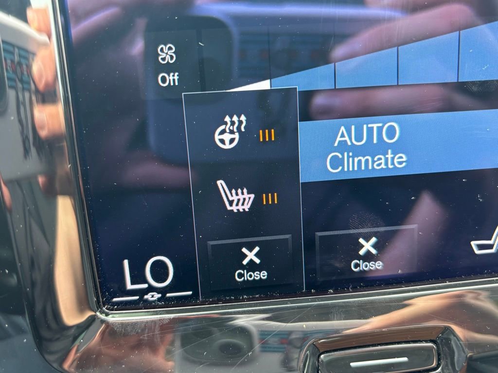 Used 2021 Volvo XC60 T5 Momentum w/ Premium Package image 14