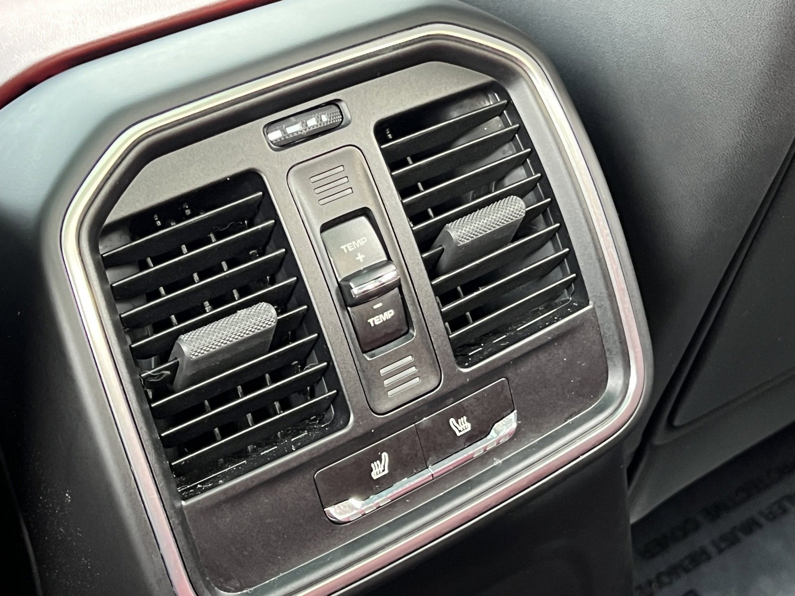 Certified 2024 Porsche Macan image 17