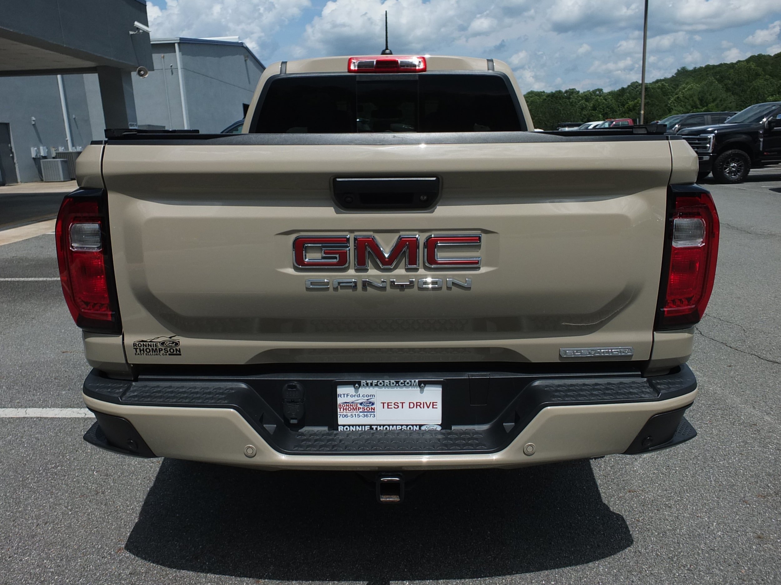 Used 2024 GMC Canyon Elevation w/ Elevation Premium Package AWD/4WD image 4