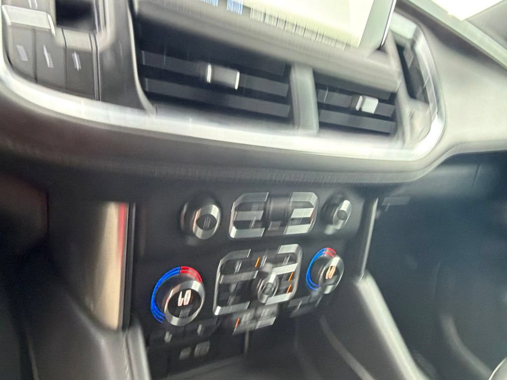 Used 2023 Chevrolet Tahoe Z71 w/ Luxury Package AWD/4WD image 20