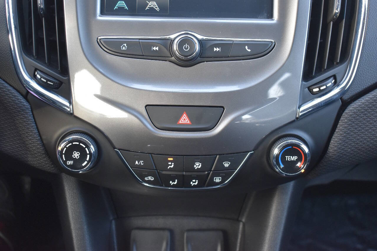 Used 2017 Chevrolet Cruze LT FWD image 25