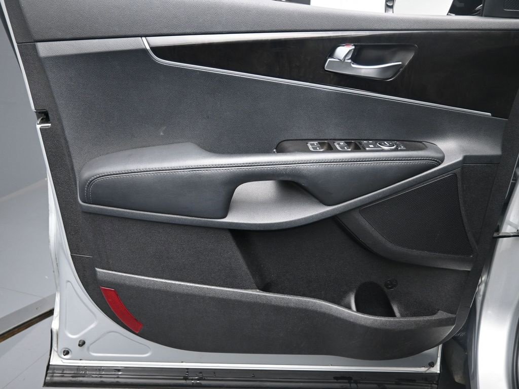 Used 2016 Kia Sorento LX image 19