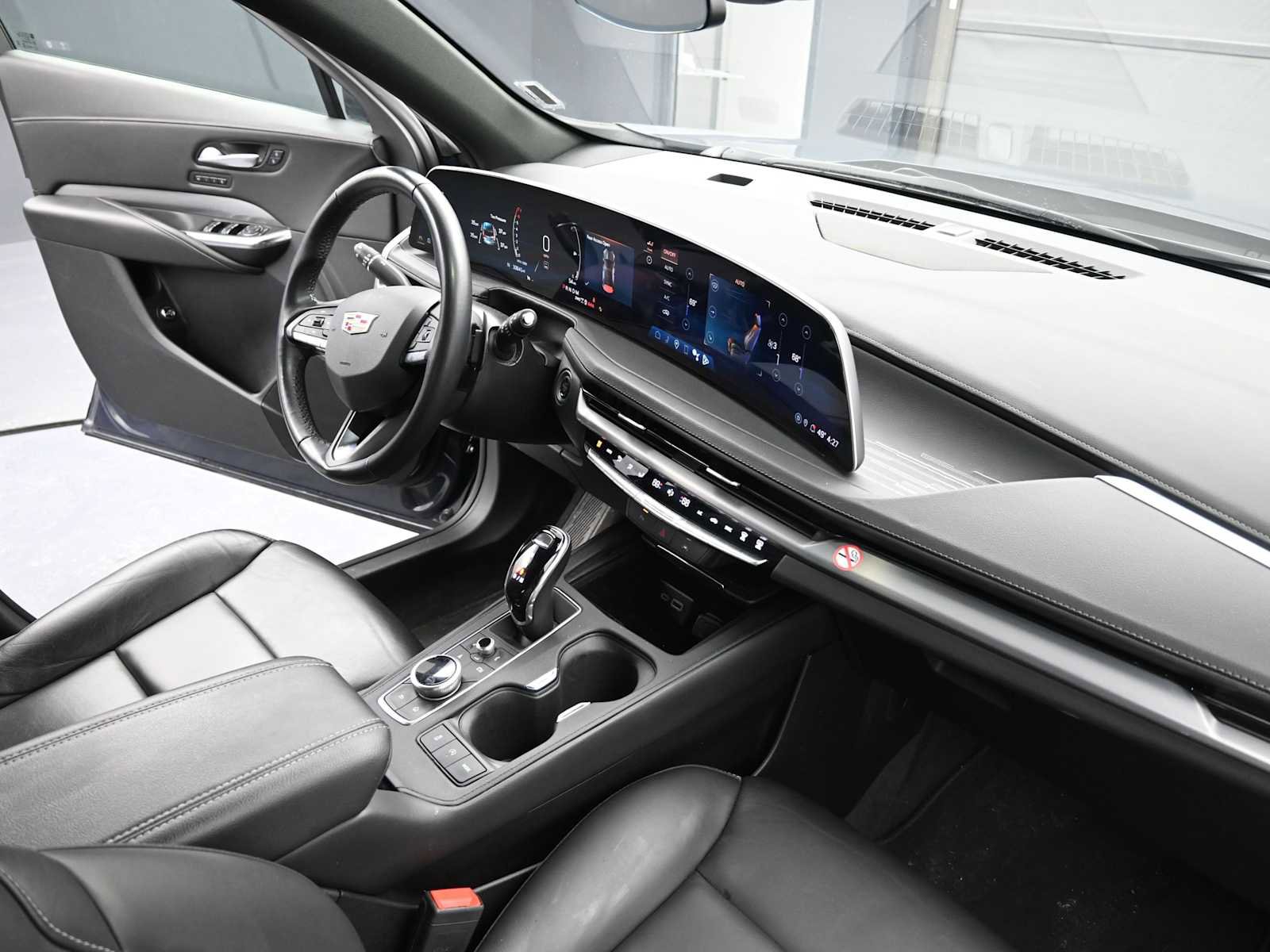 Used 2024 Cadillac XT4 Premium Luxury image 29