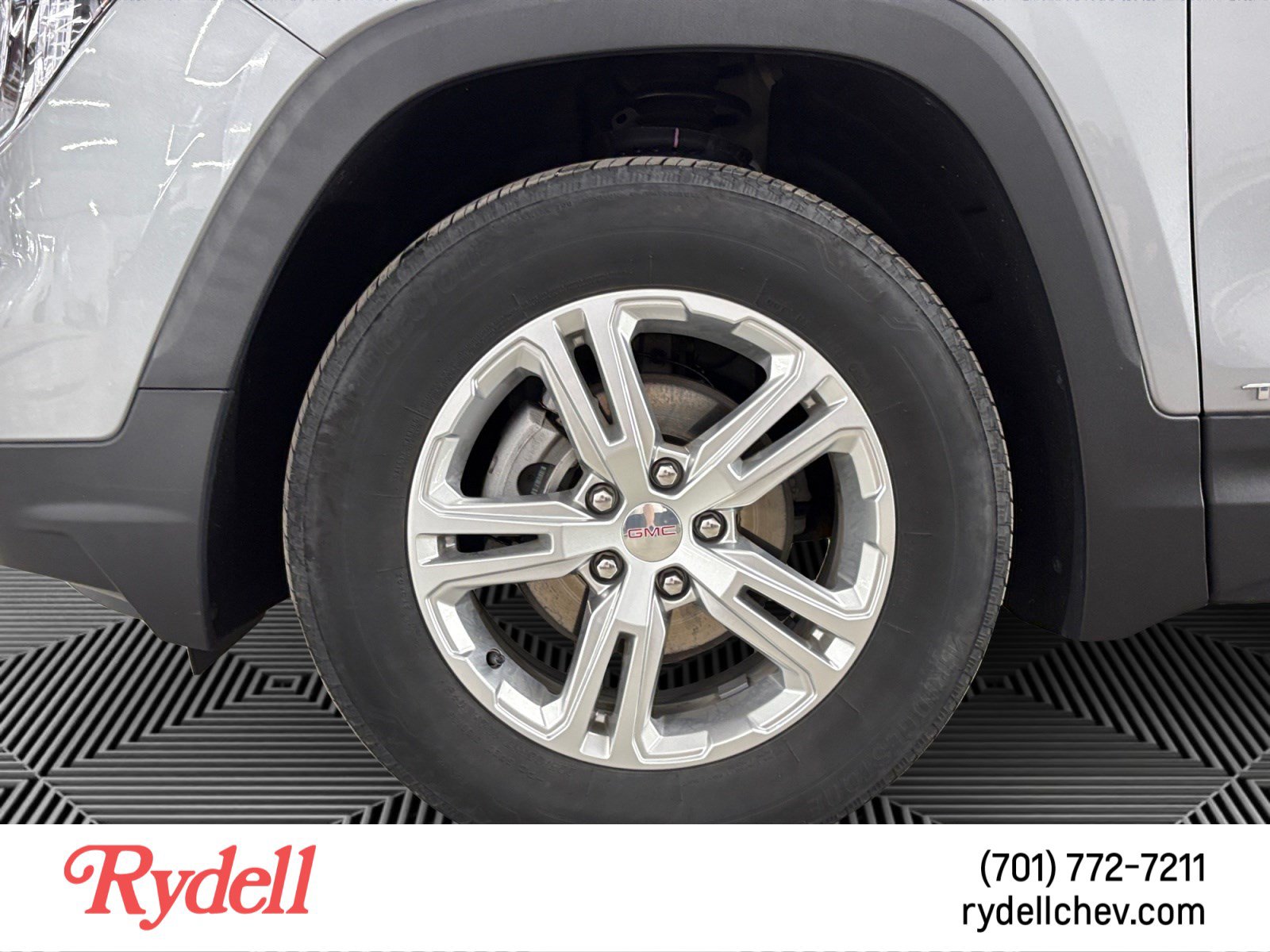 Used 2024 GMC Terrain SLE w/ Driver Convenience Package AWD/4WD image 9