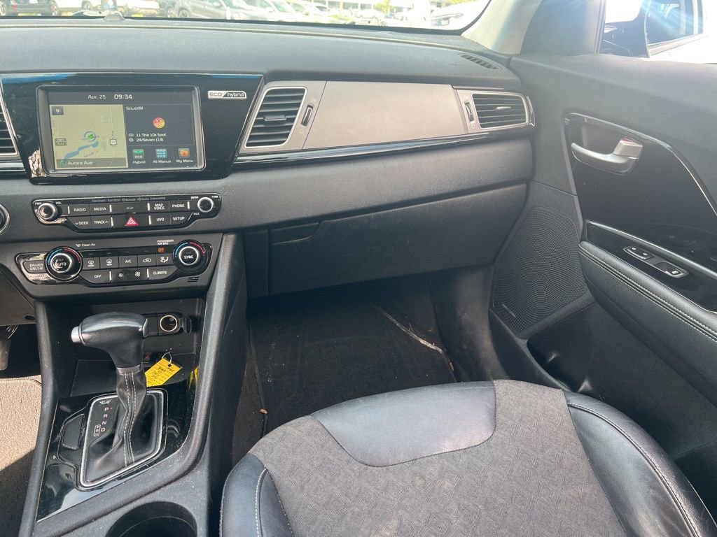 Used 2017 Kia Niro EX FWD image 24