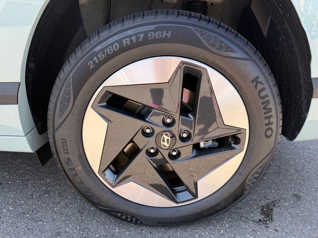Certified 2025 Hyundai Kona SEL FWD image 31