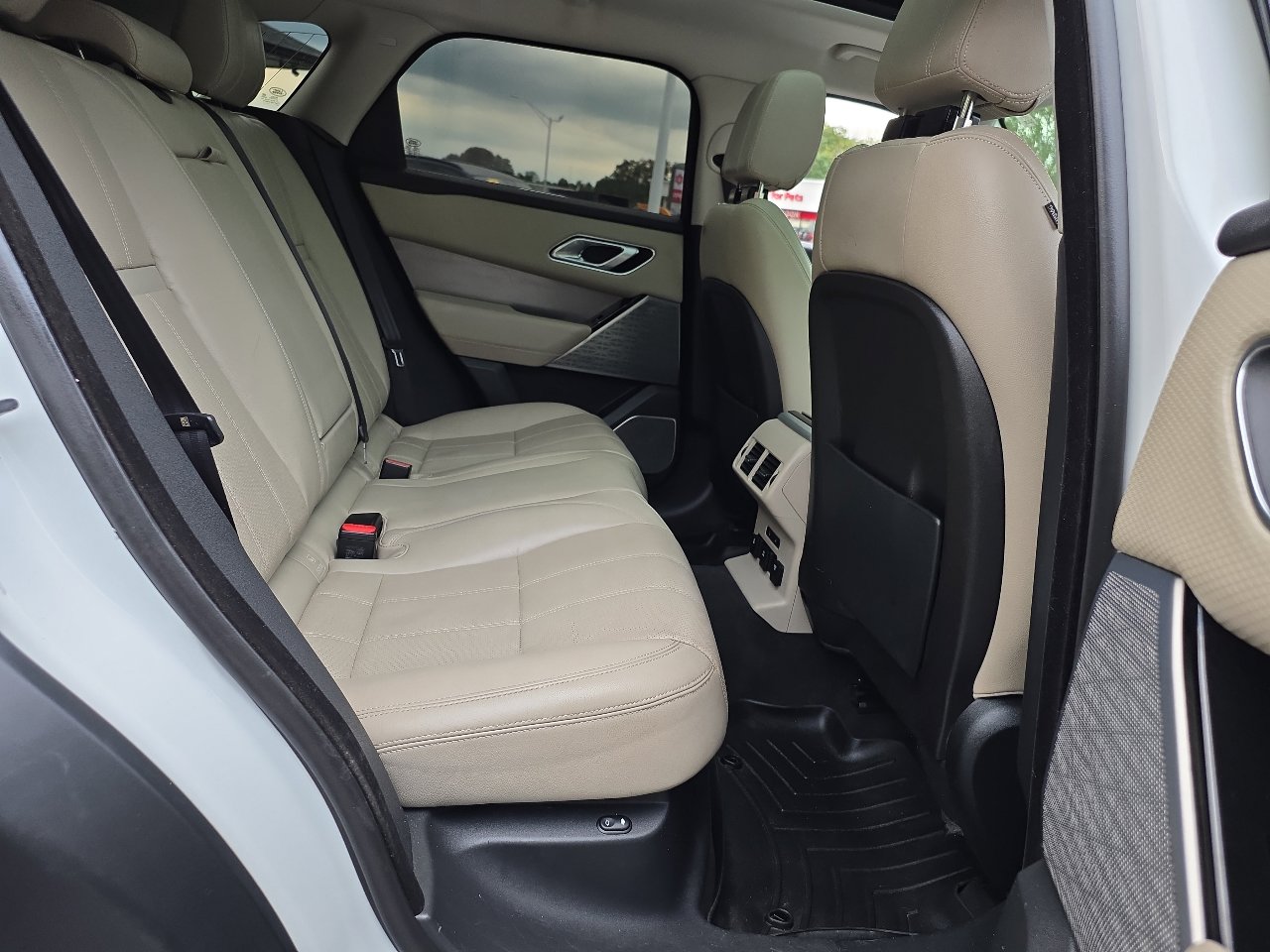 Used 2018 Land Rover Range Rover Velar S image 54