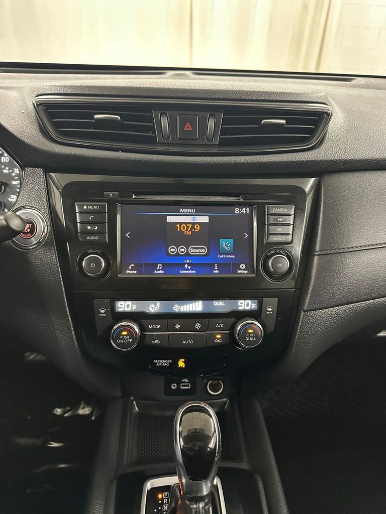 Used 2018 Nissan Rogue SV image 21