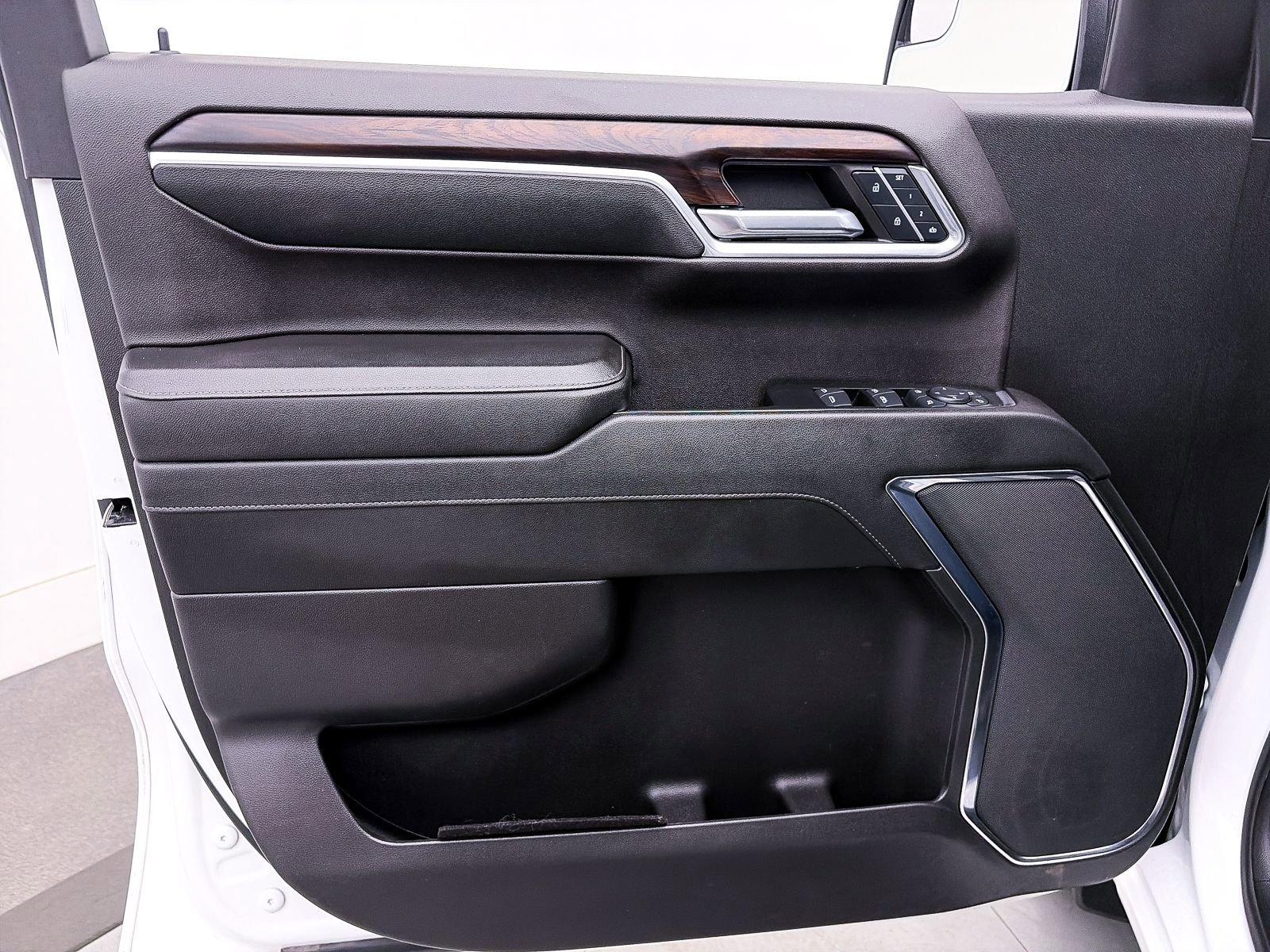 Used 2024 GMC Sierra 1500 SLT AWD/4WD image 16