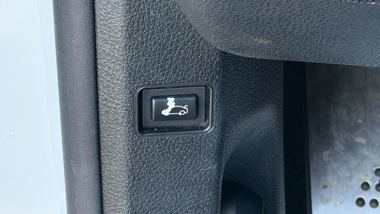 Used 2013 BMW 750i xDrive image 39