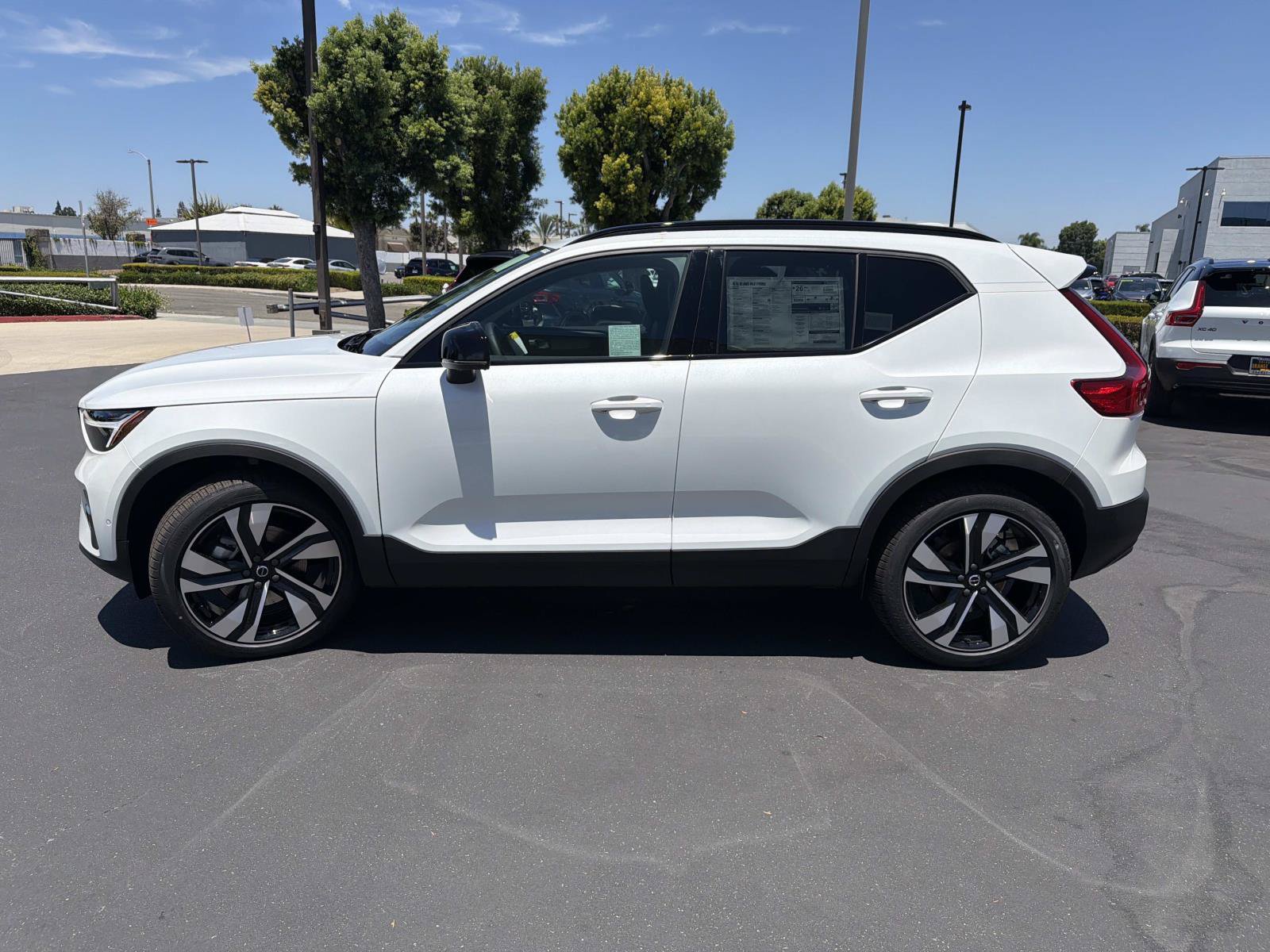 New 2026 Volvo XC40 B5 Ultra w/ Climate Package AWD/4WD image 4