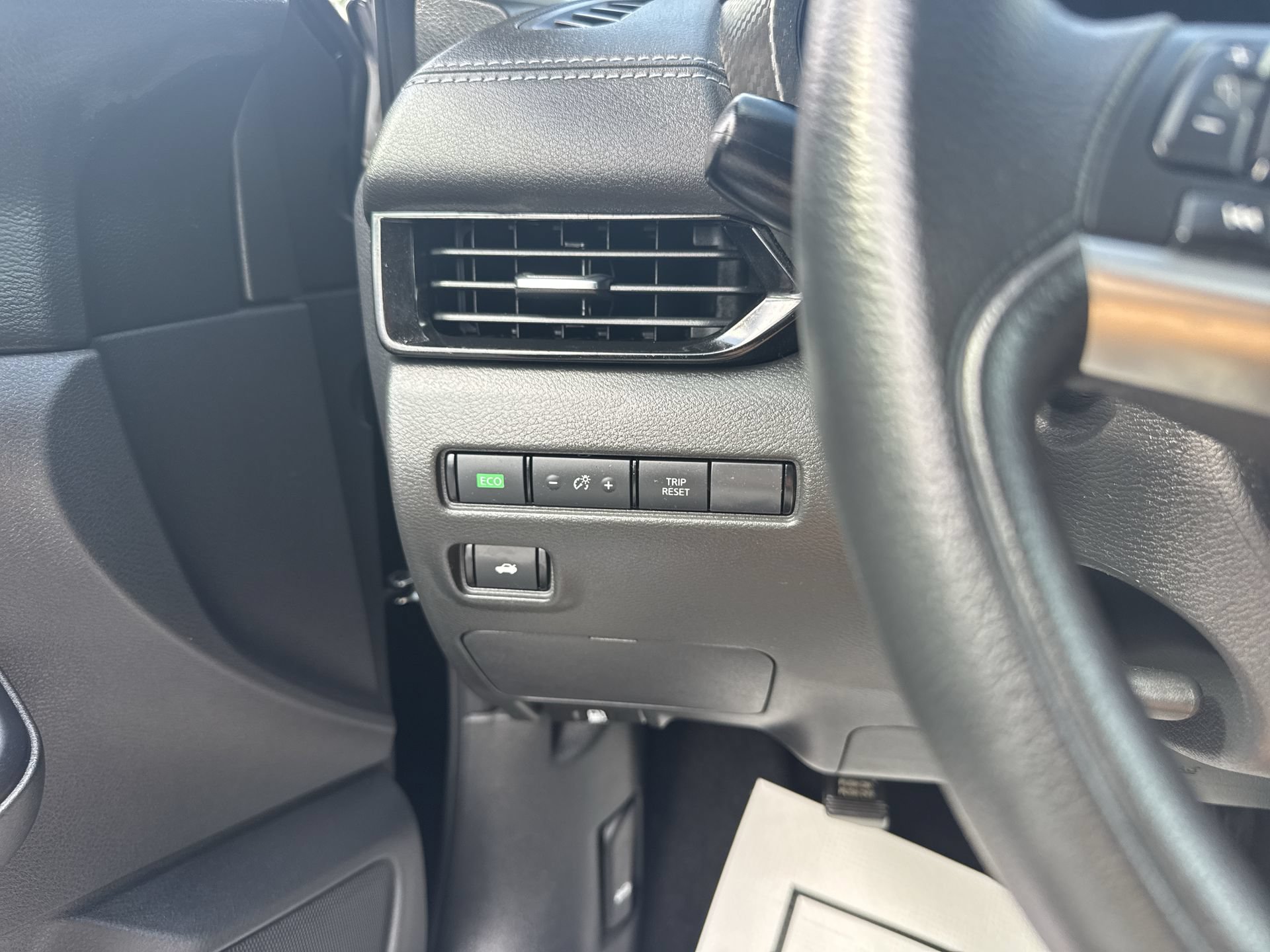 Used 2023 Nissan Sentra SV FWD image 18