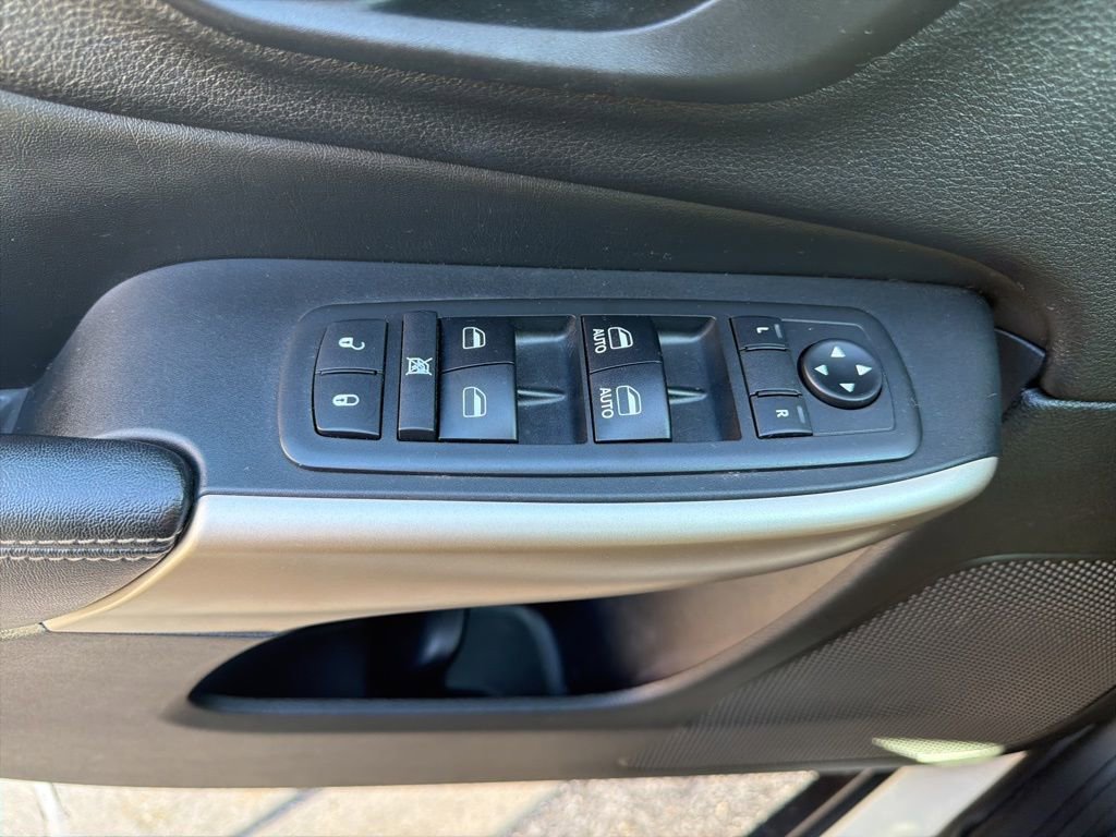 Used 2018 Jeep Cherokee Limited w/ High Altitude Package image 33