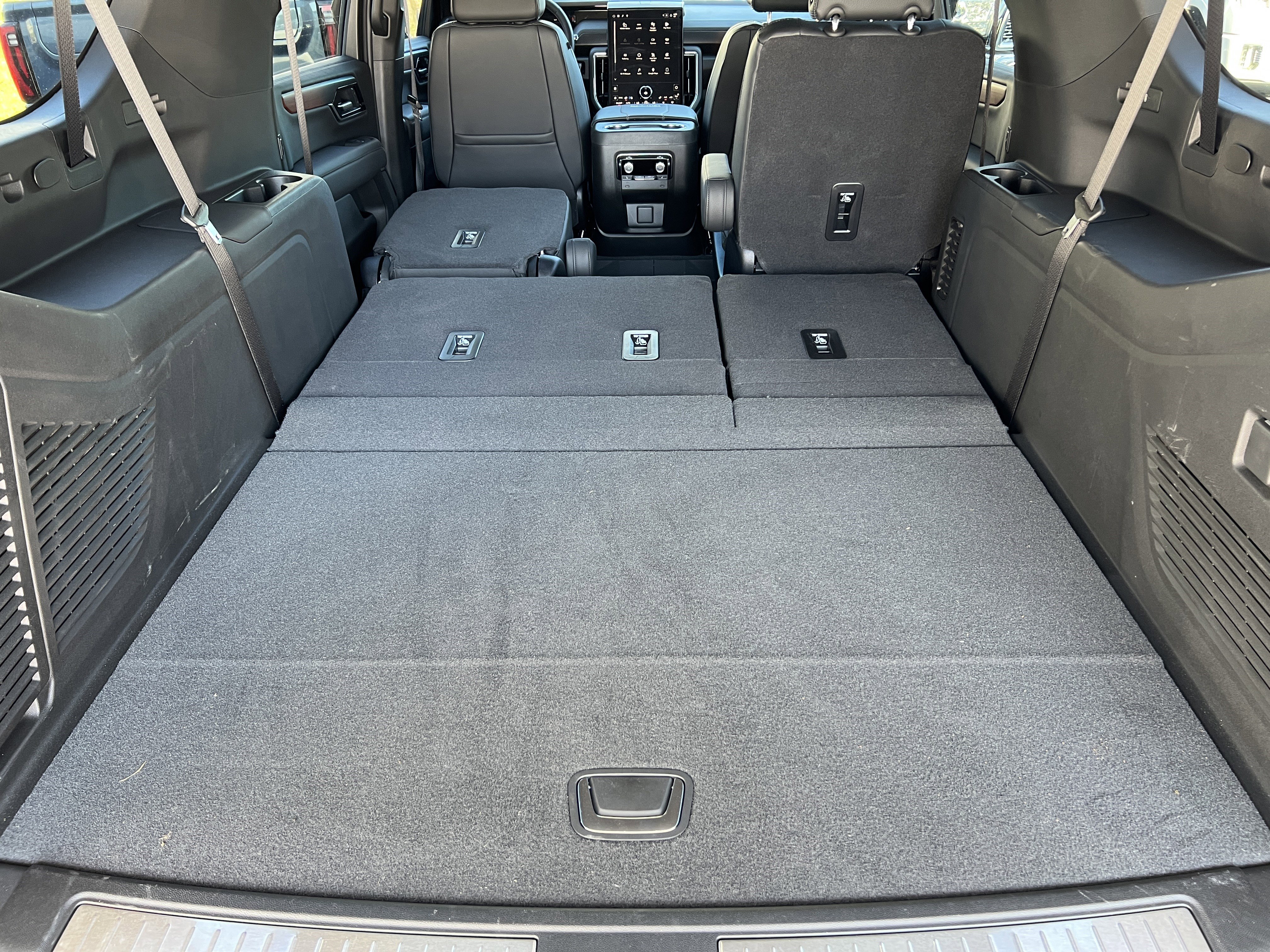 Used 2025 GMC Yukon XL Denali image 23