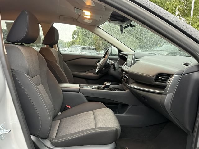 Used 2025 Nissan Rogue SV FWD image 14
