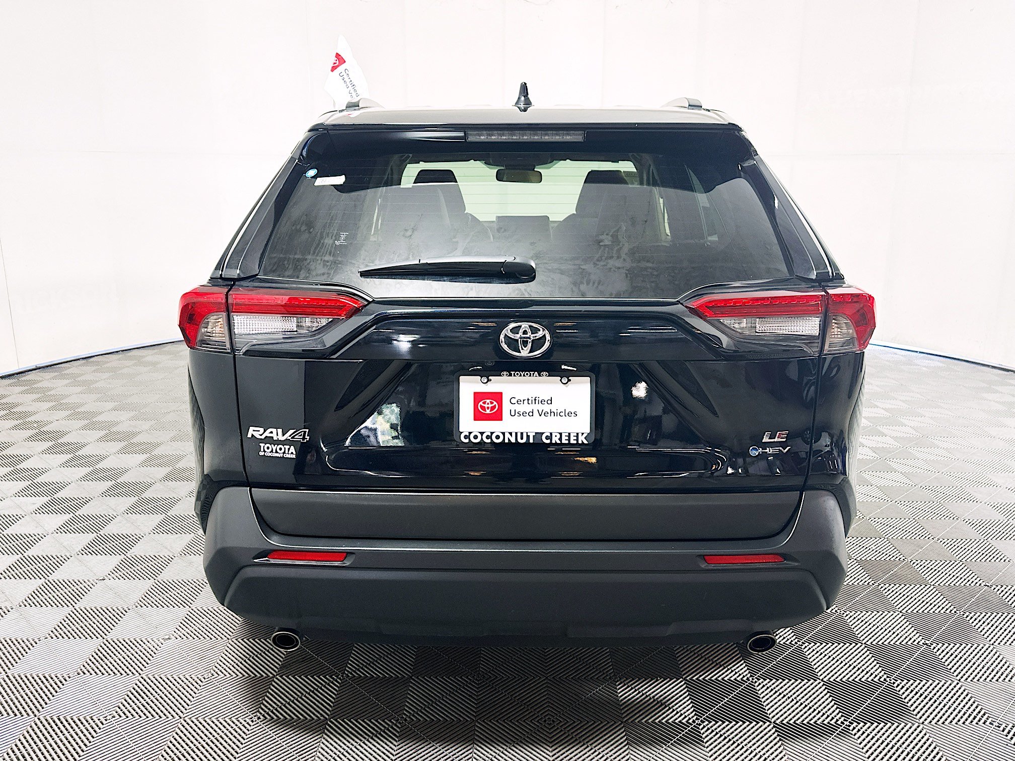 Certified 2025 Toyota RAV4 LE AWD/4WD image 4