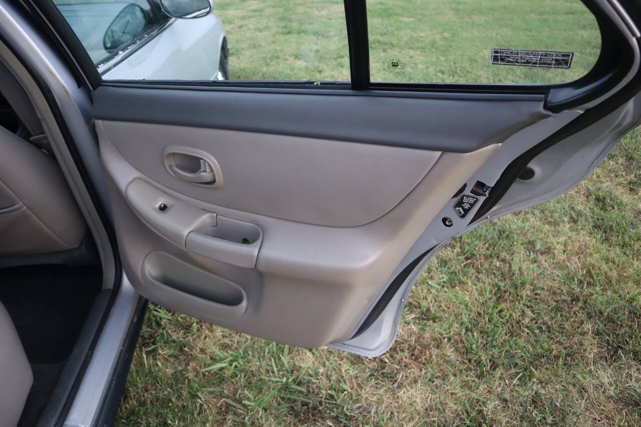 Used 1998 Oldsmobile Intrigue GL FWD image 14