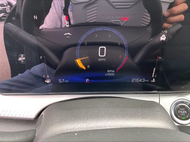 Used 2025 Chevrolet Trax LT w/ Sunroof Package FWD image 26