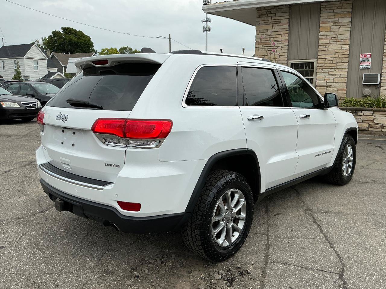 Used 2015 Jeep Grand Cherokee Limited w/ Trailer Tow Group IV AWD/4WD image 4