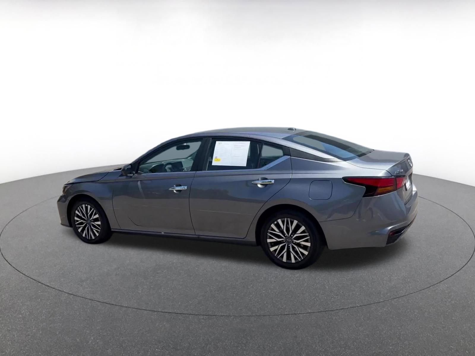 Used 2025 Nissan Altima 2.5 SV FWD image 10