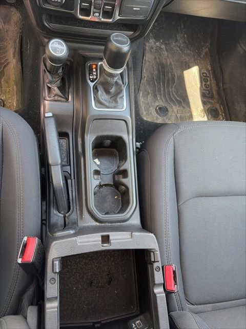 Used 2022 Jeep Gladiator Willys AWD/4WD image 19